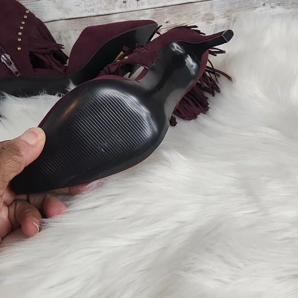 Nine West, women's Burgandy fringed suede heels, small gold hardware, Sz 6 1/2 - Picture 6 of 11